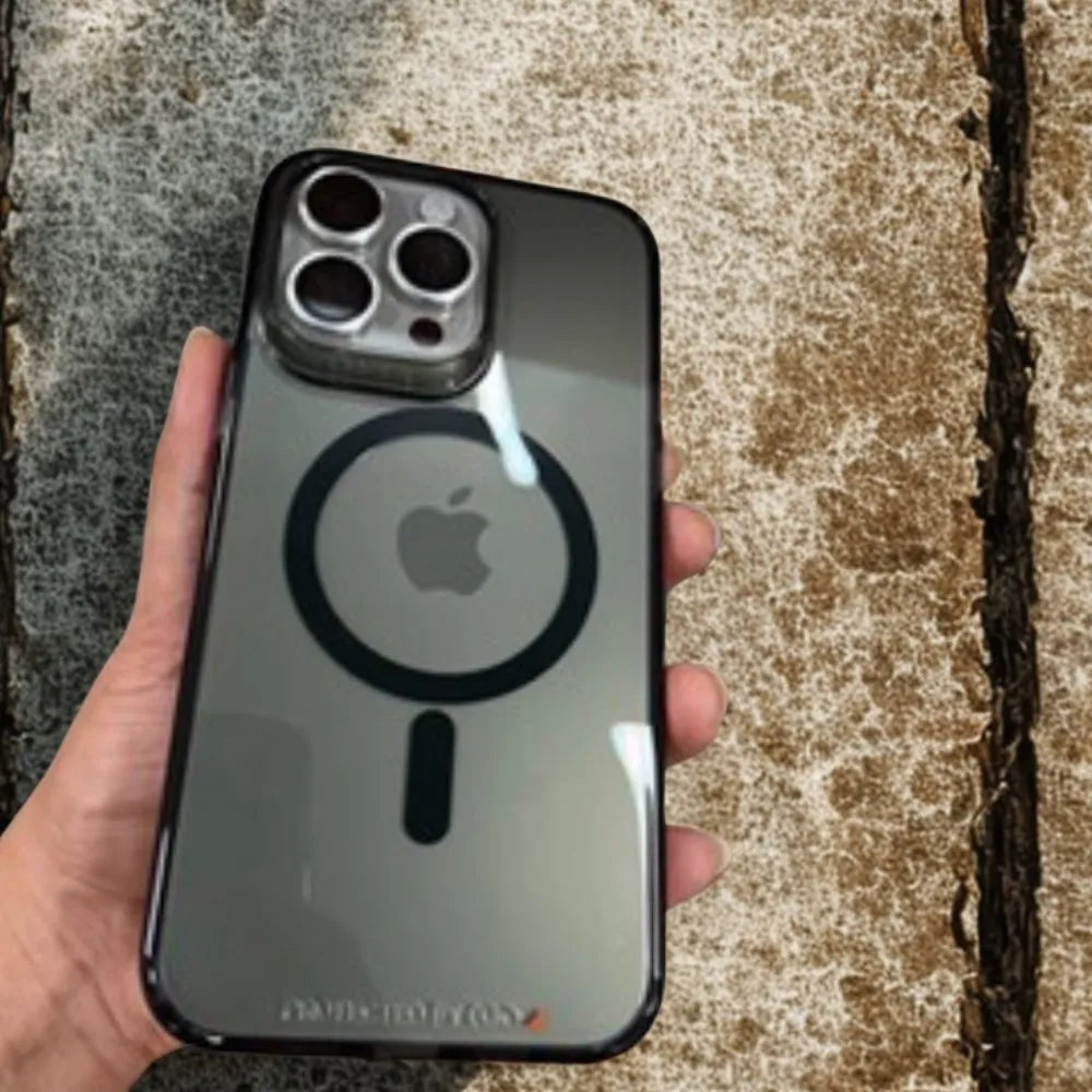 Case Gear4 Clear con Magsafe para iPhone 12 Pro - Humo